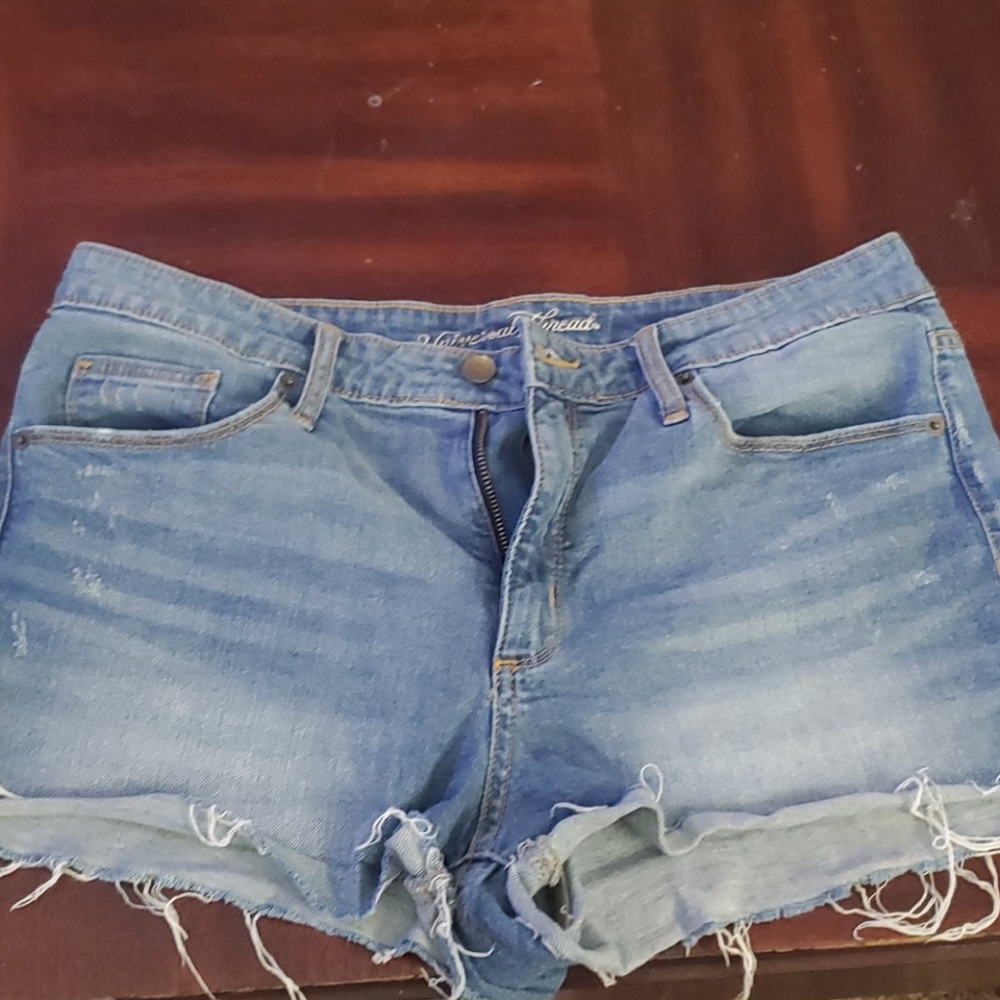 Universal Thread Shorts